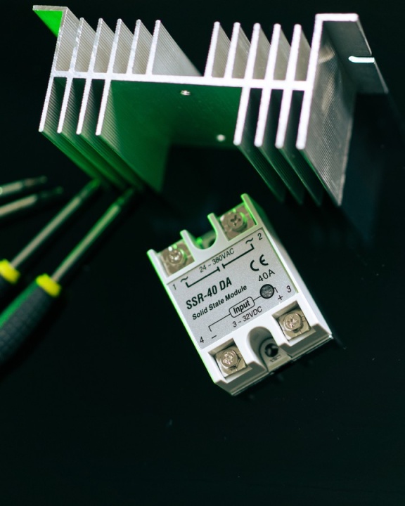 Solidní výkon bez pohyblivých částí SSR-40DA je solid state relé určené pro spínání zátěže až do 40...